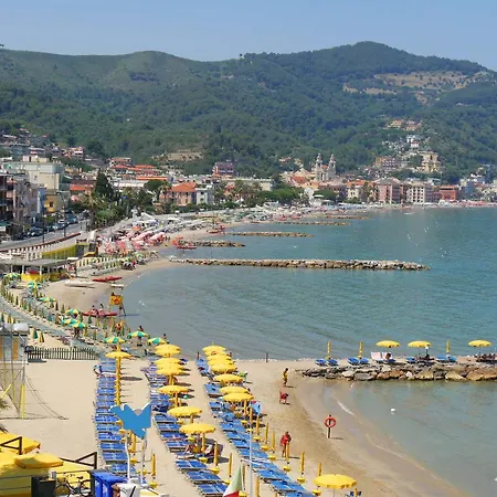 Tullia Relax 650 M Dal Mare - Happy Apartment